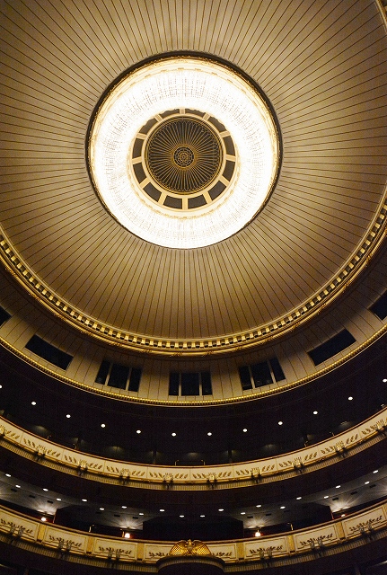 ウィーン国立オペラ座　観客席の天井