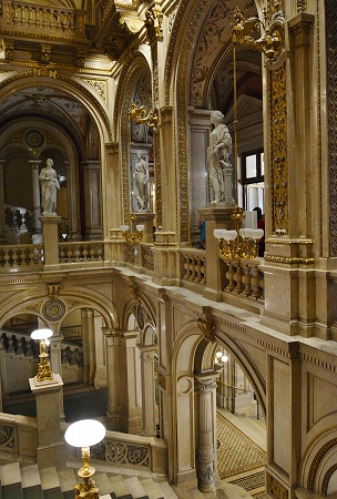 ウィーン国立オペラ座　階段ホール