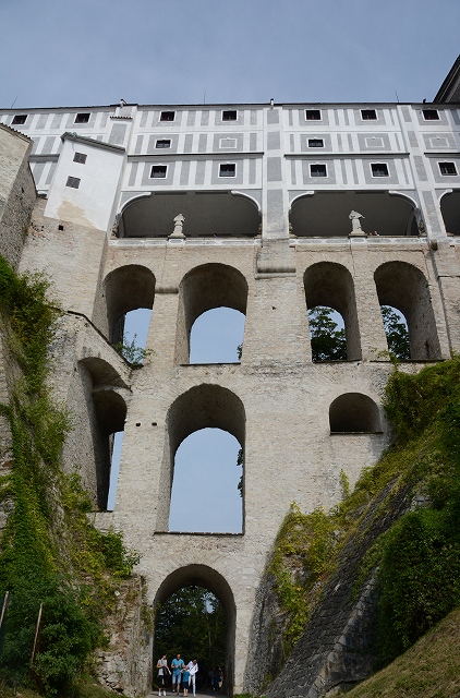 チェスキー・クルムロフの城の橋
