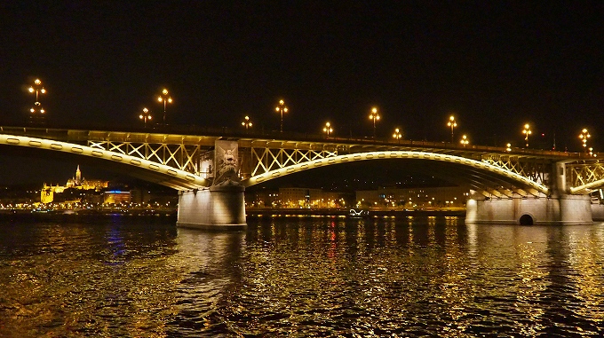 ドナウ川クルーズの夜景　マルギット橋