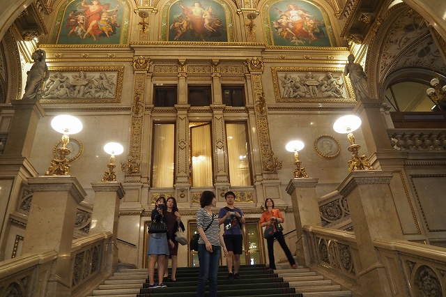 ウィーン国立オペラ座　階段ホール