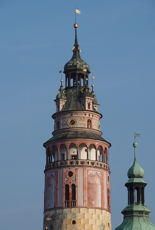 チェスキー・クルムロフ　展望台からの城の塔
