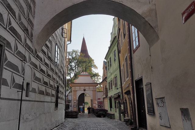 チェスキー・クルムロフ　修道院の門