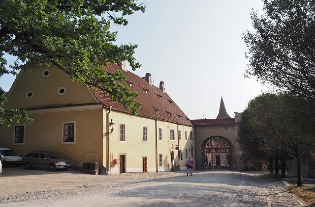 チェスキー・クルムロフ城　第一の中庭