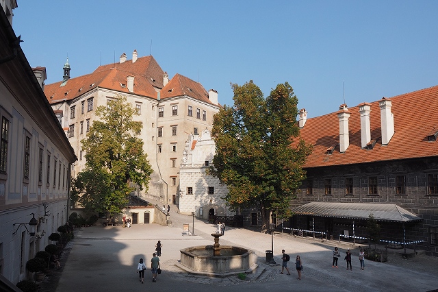 チェスキー・クルムロフ城　第二の中庭
