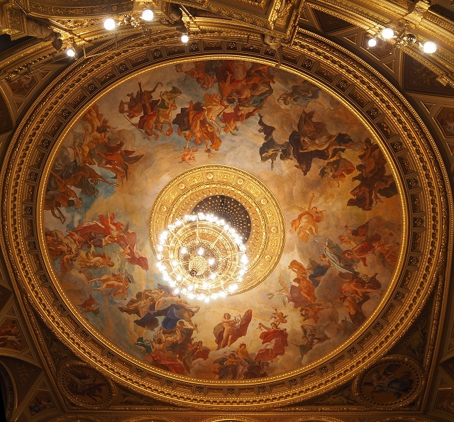 国立オペラ劇場　ホールの天井