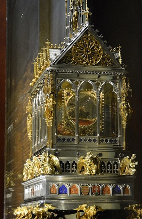 聖イシュトヴァーンの右手のミイラ
