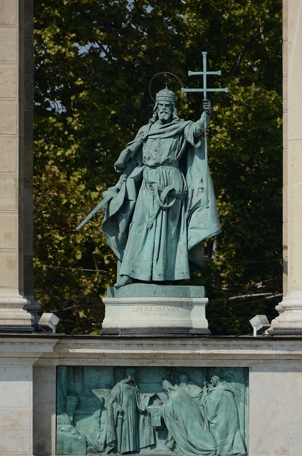 英雄広場　聖イシュトヴァーン像