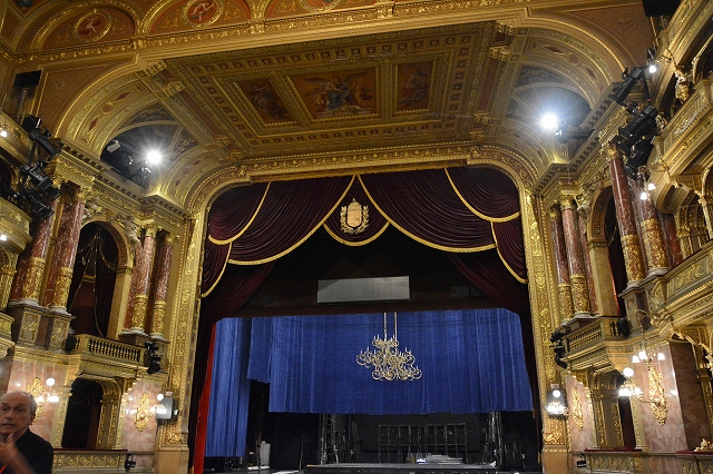 国立オペラ劇場　ホール