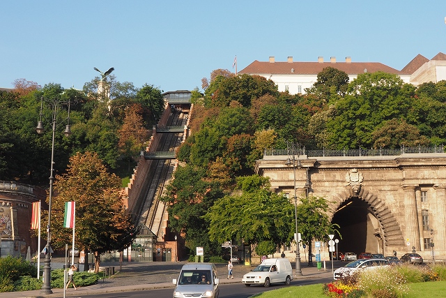 クラーク・アーダム広場のケーブルカー乗り場