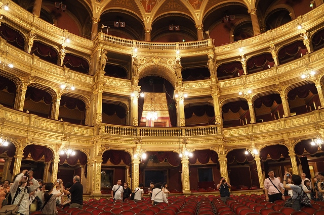 国立オペラ劇場　観客ホール