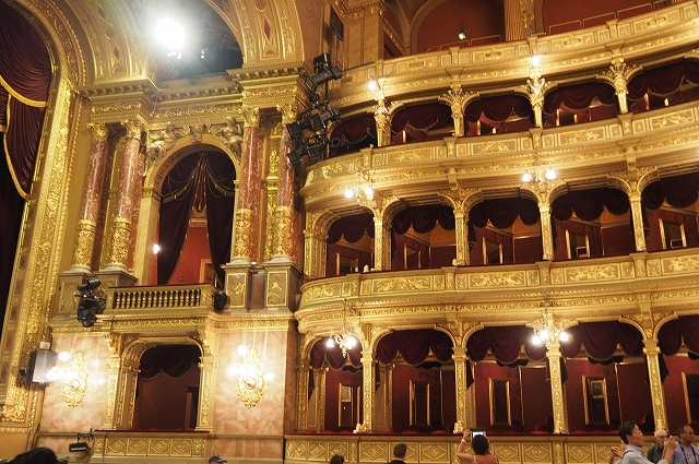 国立オペラ劇場　観客ホール