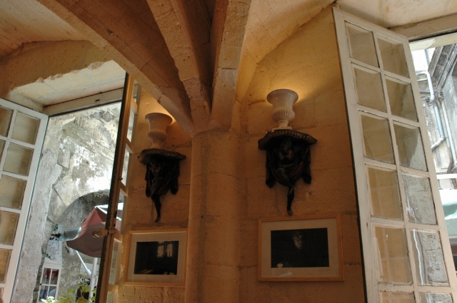 レストラン「La Fuente」内部の壁