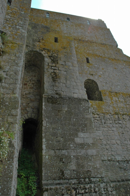 修道院庭の南の壁