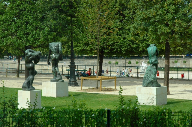 チュイルリー庭園内の銅像