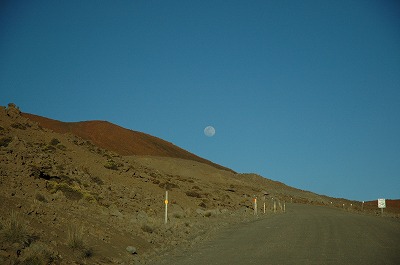 マウナケア山頂への道