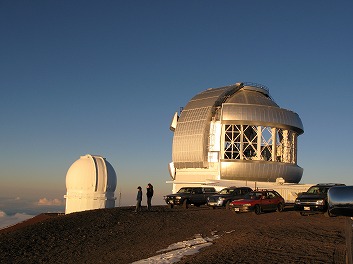 ジェミニ北望遠鏡とカナダ・フランス・ハワイ大学望遠鏡