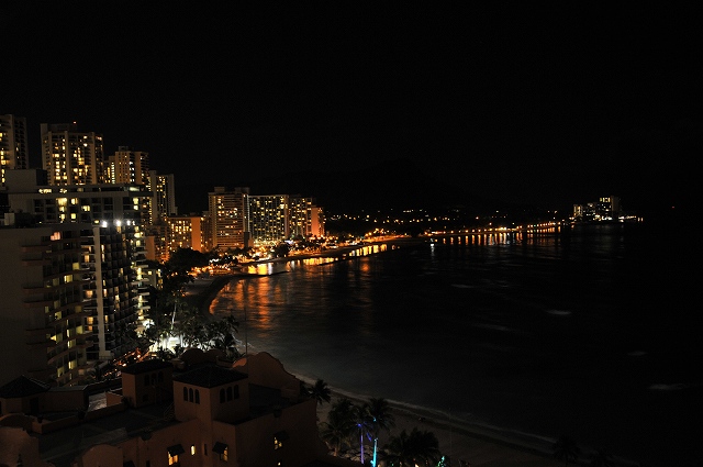 ワイキキビーチの夜景