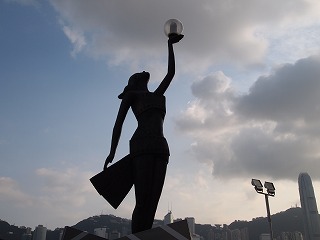 ６mの香港フィルムアワード像