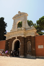 フォロ・ローマノ パラティーノの丘入り口