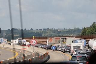 渋滞している高速道路