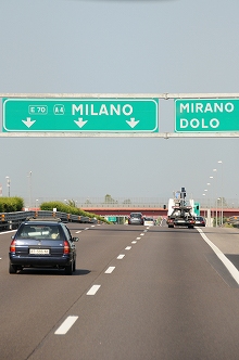 ミラノへの高速道路