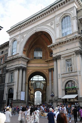 スカラ広場側の入口