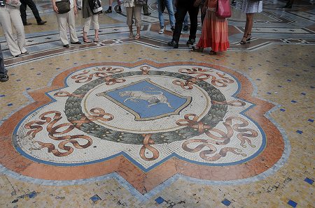 雄牛のモザイク画