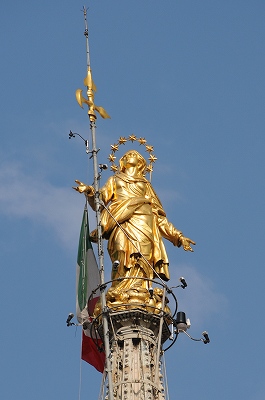 「マドンニーナ」と呼ばれる黄金の聖母マリア像