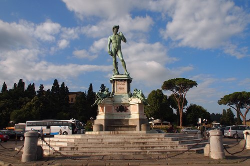 ミケランジェロ広場のダヴィデ像