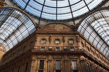 ガラス天井の十字路