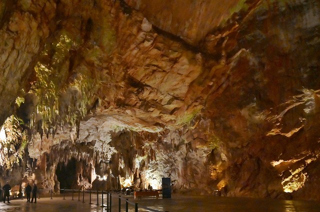 ポストイナ鍾乳洞　コンサートホール