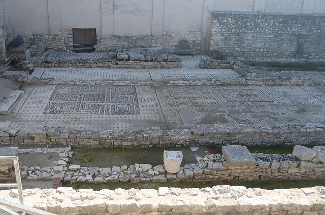 遺跡の床のモザイク