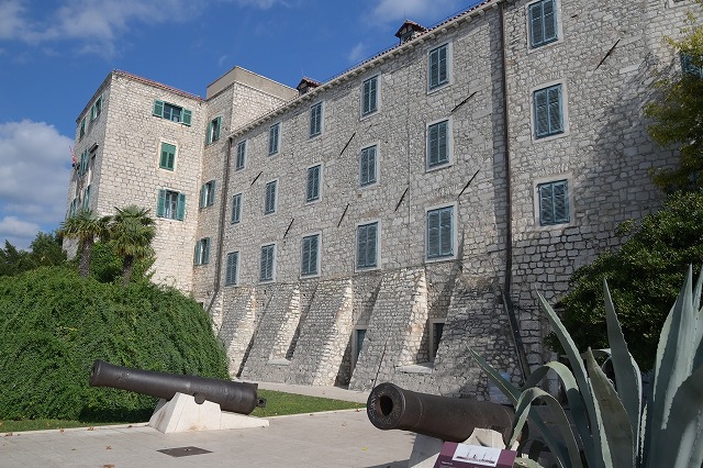 シベニク市立博物館　大砲