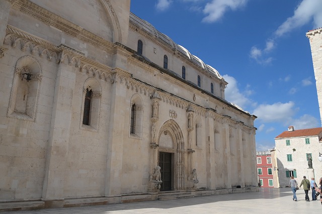 レプブリカ広場に面した獅子の門