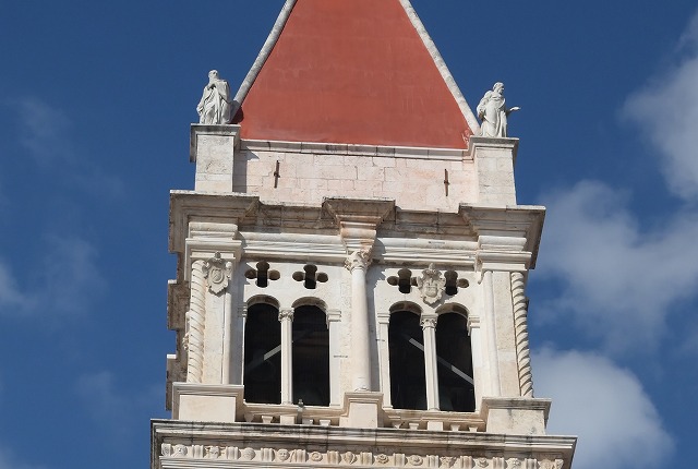 聖ロヴロ大聖堂の鐘楼
