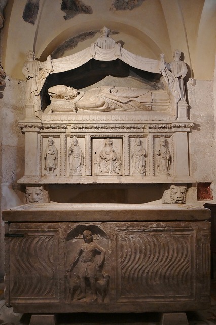 ゴシック様の聖ドムニウスの祭壇