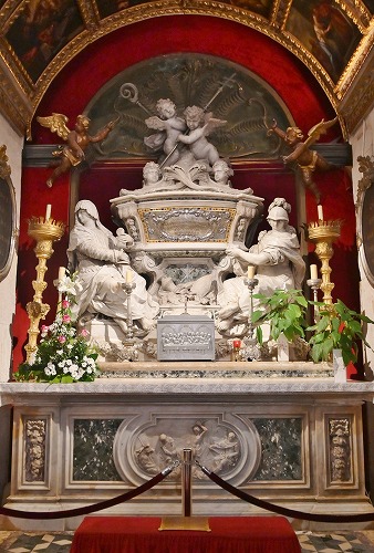 バロック様式の聖ドムニウスの祭壇