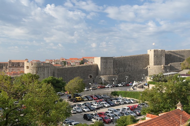 ブジャ門と北側の城壁