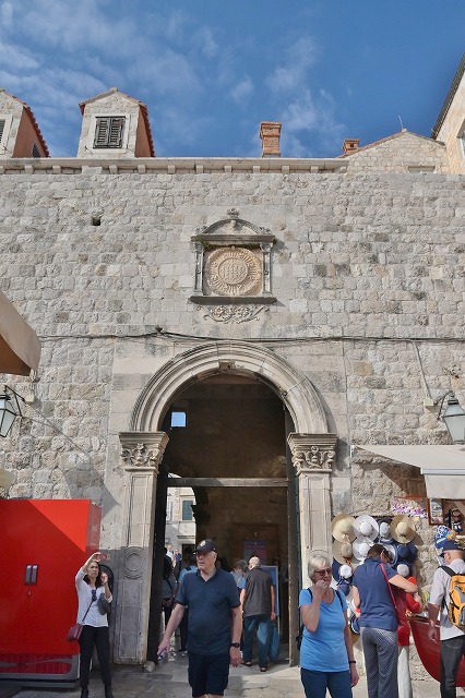 旧港から見た城壁