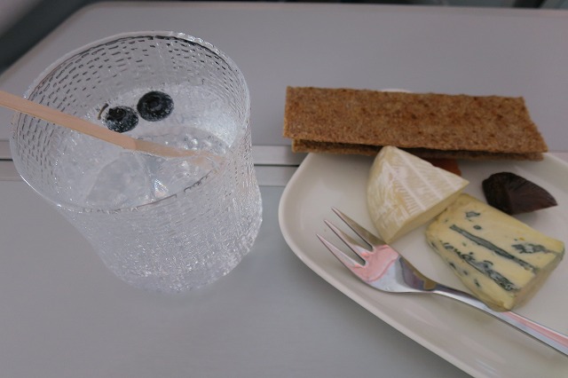 フィンエアー　機内食　チーズ