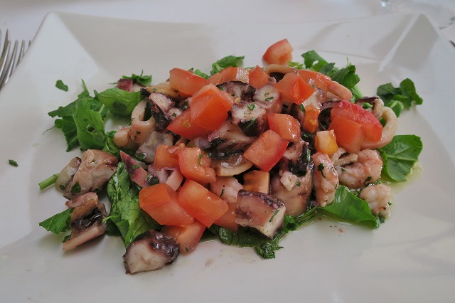 シーフードレストラン「Zlatna Ribica」