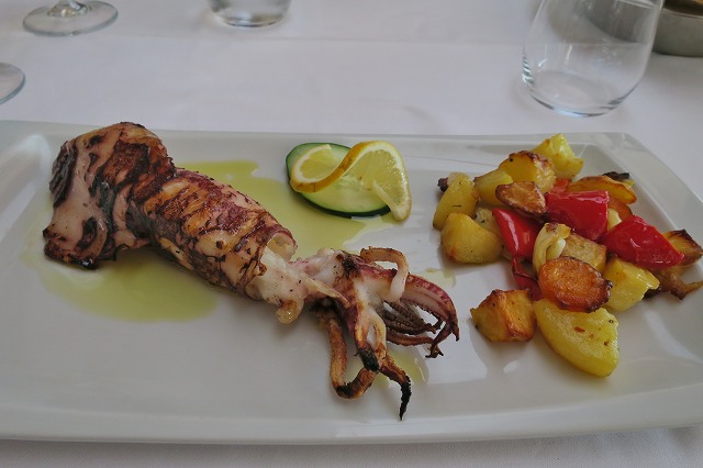 シーフードレストラン「Zlatna Ribica」