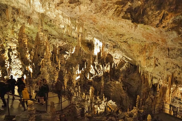 ポストイナ鍾乳洞