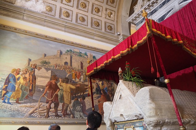 聖エウフェミア教会 石棺