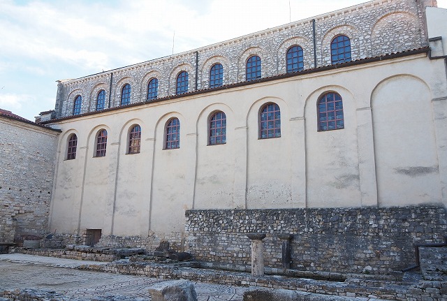 聖エウフラシス大聖堂の側面