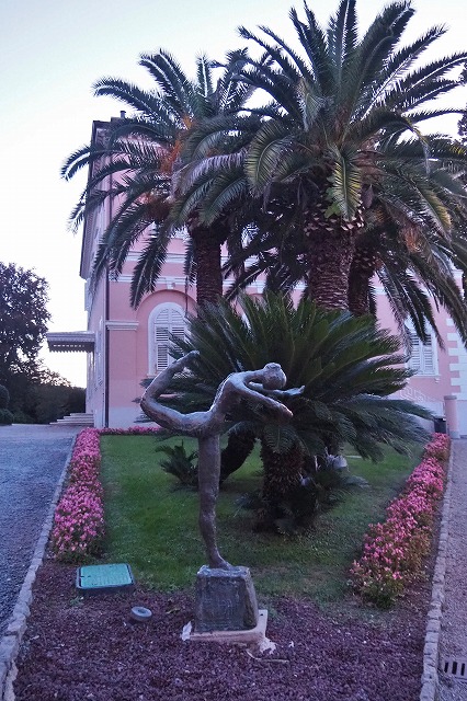 ヴィラ・アンジョリーナ　イサドラ・ダンカンの像