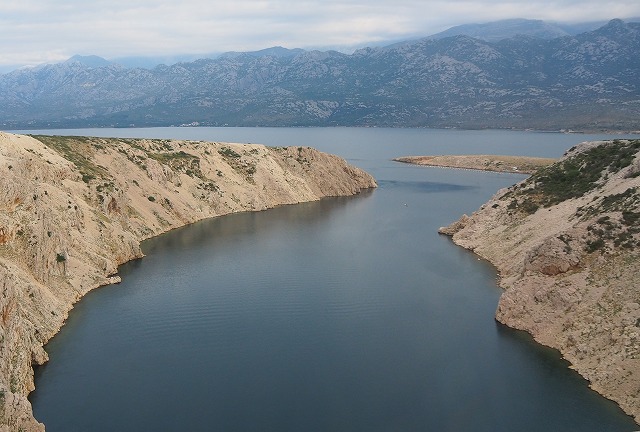 Maslenica Bridgeからアドリア海の湾