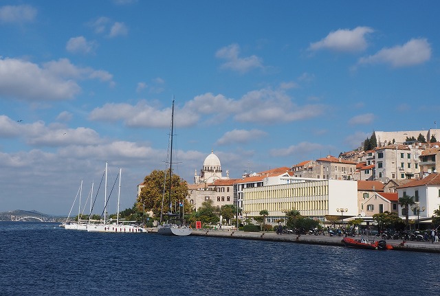 シベニクの港