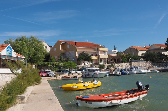 シーフードレストラン「Zlatna Ribica」